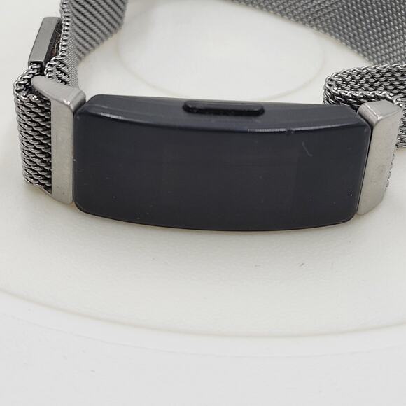 FitBit Fitness Activity Tracker Black Metal Bands Magnetic Lock‎ with Charger - Picture 3 of 12